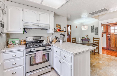 Napa House | Historic Napa Home w/Fenced Yard & Fire Pit!