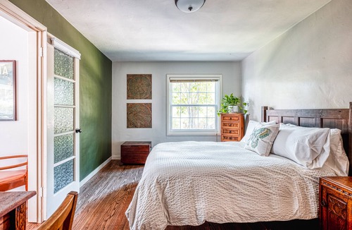 West Sacramento Apartment | Historic Oaks Hideaway-Great Location w/ Yard