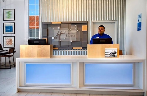 Lighthouse District Hotel | Holiday Inn Express Monterey-Cannery Row, an IHG Hotel