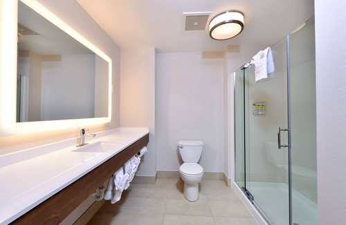McKinleyville Hotel | Holiday Inn Express Arcata/Eureka - Airport Area by IHG