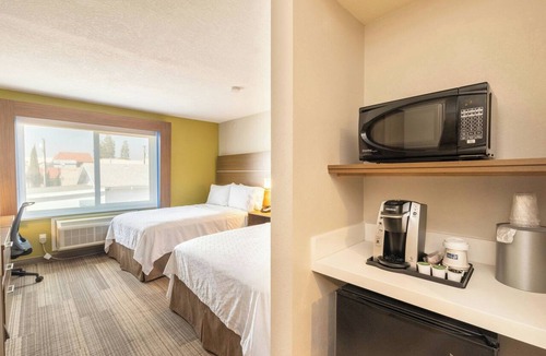 Southwest Anaheim Hotel | Holiday Inn Express Anaheim West by IHG