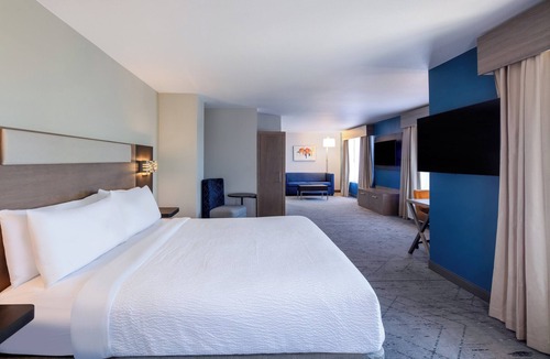 Turlock Hotel | Holiday Inn Express and Suites Turlock by IHG