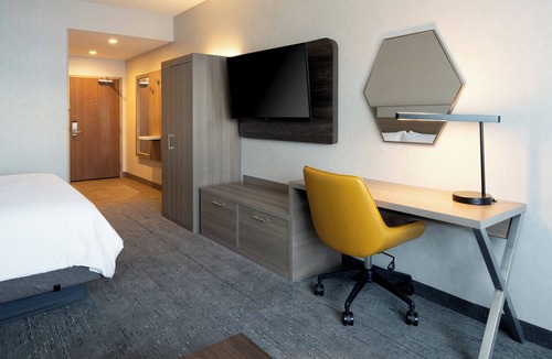 Hollister Hotel | Holiday Inn Express and Suites Hollister by IHG