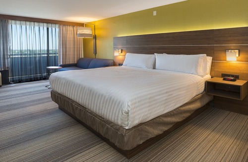 Northwest Anaheim Hotel | Holiday Inn Express Fullerton - Anaheim by IHG