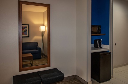 East Roseville Parkway Hotel | Holiday Inn Express Hotel & Suites Roseville-Galleria Area by IHG