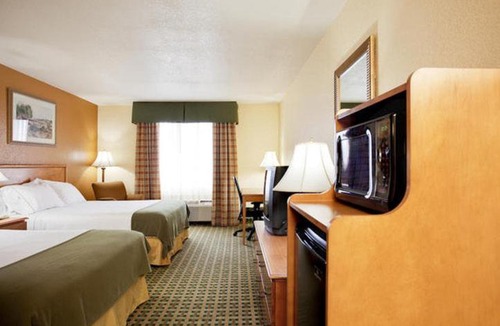 Hesperia Hotel | Holiday Inn Express Hotel & Suites Hesperia by IHG