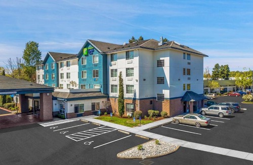Hayden Island Hotel | Holiday Inn Express Hotel & Suites Portland - Jantzen Beach by IHG