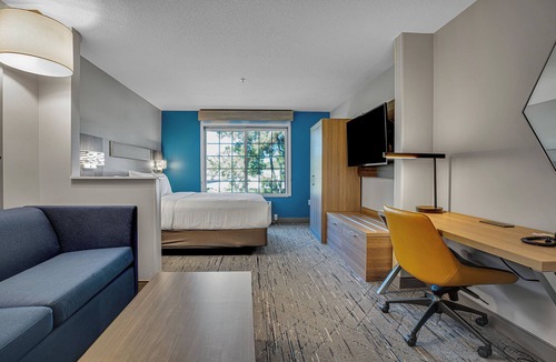 Hayden Island Hotel | Holiday Inn Express Hotel & Suites Portland-Jantzen Beach by IHG
