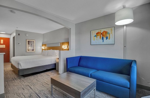 Hayden Island Hotel | Holiday Inn Express Hotel & Suites Portland-Jantzen Beach by IHG
