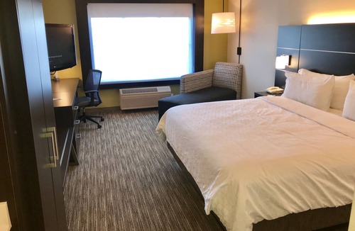 Tracy Hotel | Holiday Inn Express Hotel & Suites Tracy, an IHG Hotel