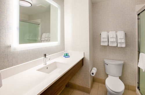 Madera Hotel | Holiday Inn Express Madera - Yosemite Park Area by IHG