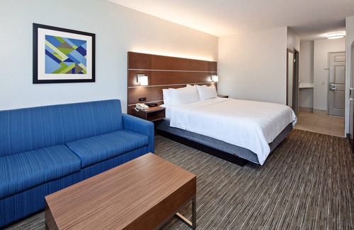 Magnesia Falls Cove Hotel | Holiday Inn Express & Suites Rancho Mirage - Palm Spgs Area by IHG