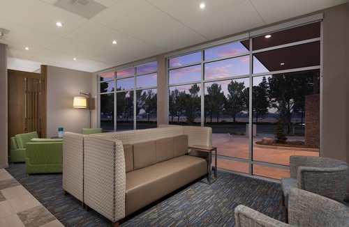 Portland Hotel | Holiday Inn Express & Suites Portland Airport - Cascade Stn by IHG