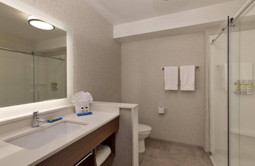 Portland Hotel | Holiday Inn Express & Suites Portland Airport - Cascade Stn by IHG