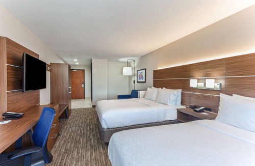 Laguna West-Lakeside Hotel | Holiday Inn Express & Suites Elk Grove West I-5 by IHG