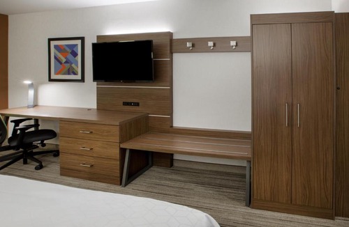 Albany Hotel | Holiday Inn Express & Suites Albany Oregon by IHG