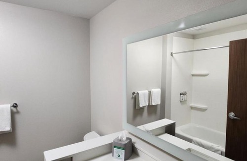 Vancouver Hotel | Holiday Inn Express & Suites - Camas by IHG