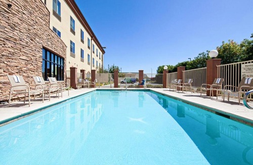 Clovis Hotel | Holiday Inn Express & Suites Clovis Fresno Area by IHG
