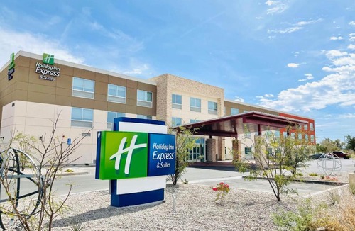 Blythe Hotel | Holiday Inn Express & Suites Blythe by IHG