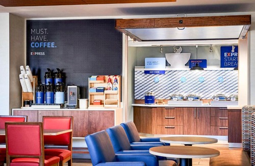 Blythe Hotel | Holiday Inn Express & Suites Blythe by IHG