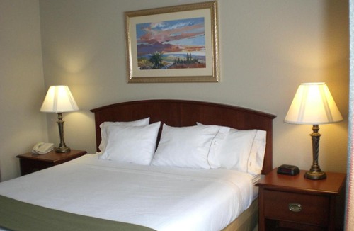 West Sacramento Hotel | Holiday Inn Express- West Sacramento by IHG