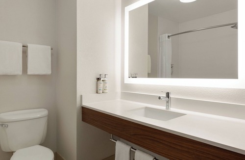 West Sacramento Hotel | Holiday Inn Express West Sacramento by IHG