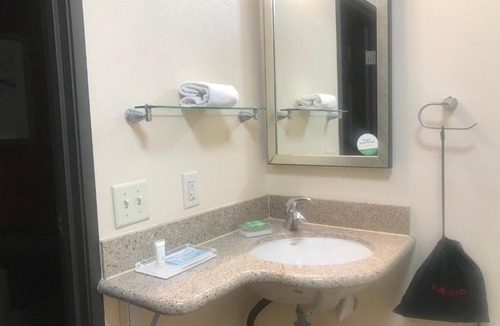 Oceanside Hotel | Holiday Inn Oceanside Marina Camp Pendleton by IHG