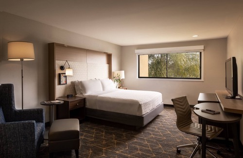 Santa Ana Hotel | Holiday Inn Santa Ana-Orange Co. Arpt by IHG