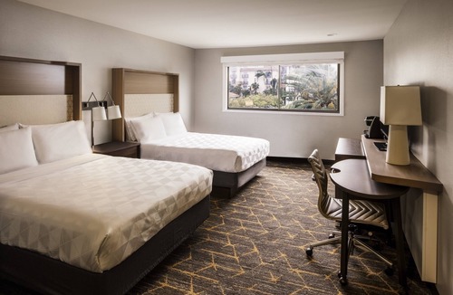 Santa Ana Hotel | Holiday Inn Santa Ana-Orange Co. Arpt by IHG