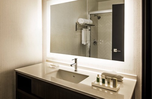 Santa Ana Hotel | Holiday Inn Santa Ana-Orange Co. Arpt by IHG