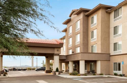 Barstow Hotel | Holiday Inn & Suites - Barstow by IHG
