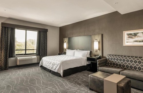 Milpitas Hotel | Holiday Inn & Suites Silicon Valley - Milpitas by IHG