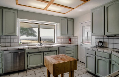 Hollister House | Hollister Hilltop Home