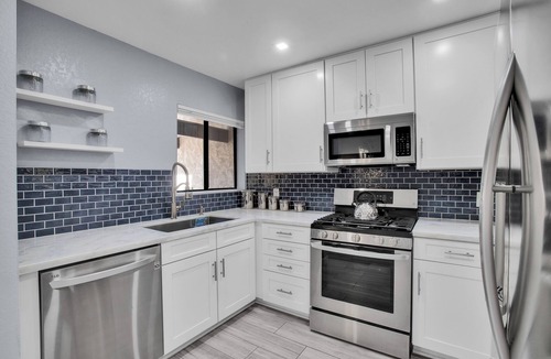 Canyon Sands Condo | Hollywood Glam Hideaway