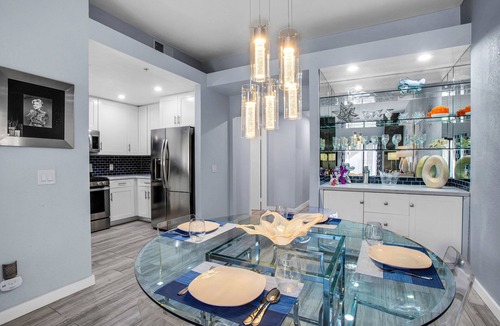 Canyon Sands Condo | Hollywood Glam Hideaway