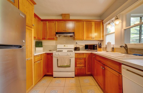 Downtown Riverside House | Home 1/2 Mi to Dtwn Riverside: Families Welcome!