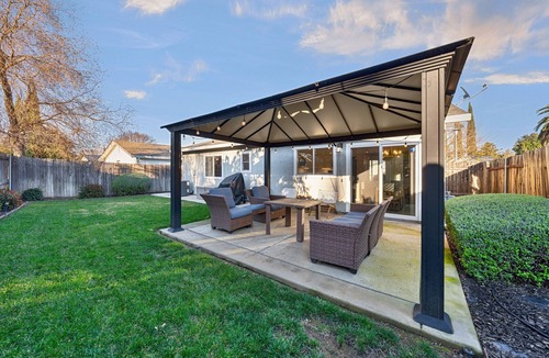 South Natomas House | Home 4 miles to Downtown & 9 miles to Airport