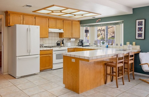 Atascadero House | Home Sweet Home-Your Wine Country Home Away from Home!