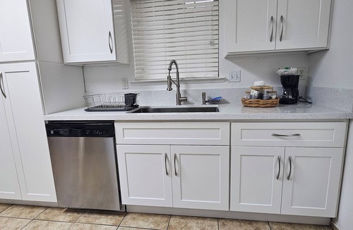 Kaweah House | Home with family King bed. To Visalia 4 min. Away. Near sequoia tional park