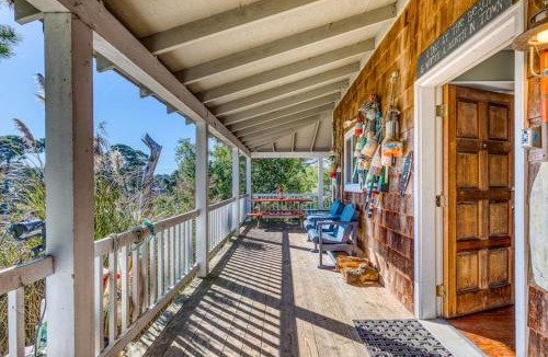 Florence House | Home with Guest Cottage & Private Hot Tub - Close Beach Access Dogs OK