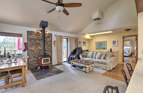 Colfax Apartment | Homey Colfax Getaway w/Private Hot Tub!