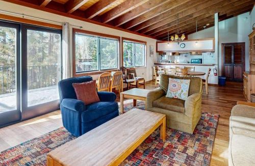 Lake Forest House | Homey Family Condo with Shared Pool Hot Tub Tennis & Lovely Lake Views