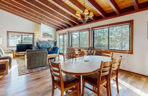 Lake Forest House | Homey Family Condo with Shared Pool Hot Tub Tennis & Lovely Lake Views
