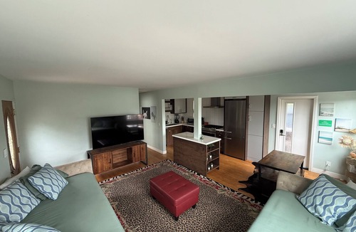 South Park House | Hot Tub. A/C. Laundry. 2 Parking Spots. Orchard.