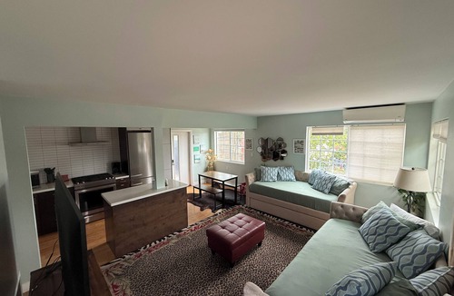 South Park House | Hot Tub. A/C. Laundry. 2 Parking Spots. Orchard.