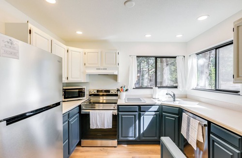 Sunriver Cottage | Hot Tub & Community Perks: Sunriver Retreat