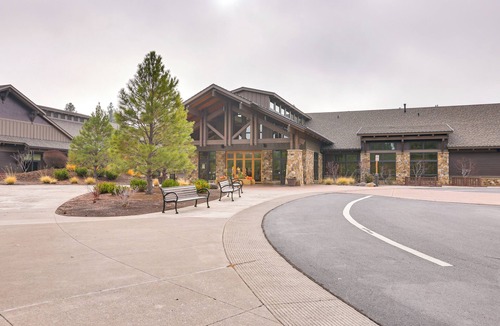 Sunriver Cottage | Hot Tub & Community Perks: Sunriver Retreat