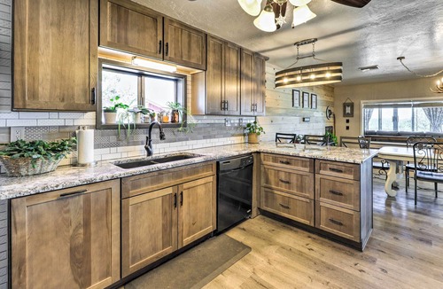 Payson Cottage | Hot Tub & Deck: Pet-friendly Home in Payson