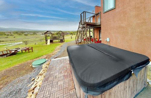 Copperopolis House | Hot Tub & Expansive Views: Copperopolis Mtn Home