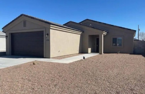 Kingman House | Hot Tub & Garage access!